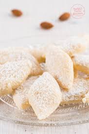 Ricciarelli Italienische Mandelkekse Backen Macht Glucklich Rezept Italienische Mandelkekse Mandelkekse Dessert Rezepte Einfach