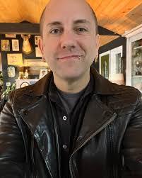 Tom Wisniewski's Instagram, Twitter & Facebook