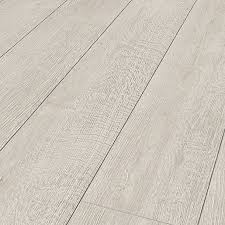 Black And White Laminate Flooring Uk Wickes Albero White Oak Laminate Flooring 1 48m2 Pack Wickes Co Uk In 2020 Oak Laminate Flooring White Oak Laminate Flooring Oak Laminate