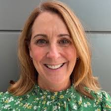 Elizabeth Jacobsen's Instagram, Twitter & Facebook