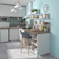 Petite Cuisine Optimisee Avec Un Bar Pour Prendre Le Repas Sur Le Pouce Cuisines Maison Cuisine De Petit Appartement Table De Cuisine Pliante
