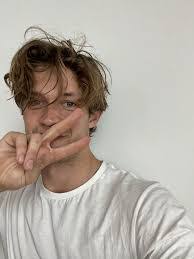 Adam Carlsen's Instagram, Twitter & Facebook