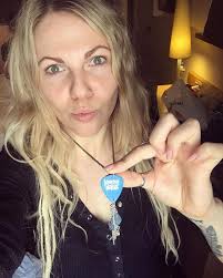 Jasio Kulakowski custom pick just got taken to a whole new level! Thanks  @lucindamuris 🤘🏼 #Repost @kobrapaige ・・・ Cool😃😄😁!! Thank you Kobra And  The Lotus Netherlands #kobraandthelotus #jasiokulakowski #guitar #caparison  #2017 #metal #rock ...