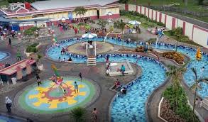 Tiket masuk ocean park sendiri memang sangat terjangkau, sehingga menjadi alternatif ada racer slide yang cara menikmatinya tidak jauh berbeda dengan slide n fun yang meluncur ke kolam. Info Lengkap 39 Tempat Wisata Di Tangerang Dan Sekitarnya