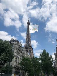 Depuis 1922, le minor fabrique en bretagne des vêtements inspirés de l'univers marin pour homme, femme et enfant : Estelle Yoka Mossely On Twitter Il Se Passe Quoi Sur La Tour Eiffel Https T Co E9dw6txozq Twitter
