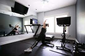 Hole dir das neue peloton bike+ mit live kursen und riesigem 360° drehbaren touchscreen. Try These Tips To Make Your Home Gym Your Favorite Room In The House The Output In 2021 Gym Room At Home Workout Room Home Small Home Gyms