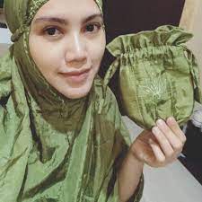 Elyana Pakai Telekung Penyanyi Lagu