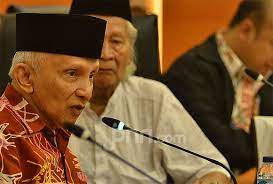 Amien rais adalah salah satu pilar penting politik di indonesia yang ikut membidani lahirnya reformasi dan berakhirnya era pemerintahan orde baru. Amien Rais Titiek Soeharto And Meutia Hatta Present At The Our Declaration World Today News