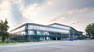 Wenden sie sich für die beratung oder den abschluss eines kreditvertrages gerne an eine von über 10.000 partnerbanken in berlin, hamburg, münchen, köln und. The Visionary New Team Bank Hq Easycredit Haus In Nuremberg Germany Youtube