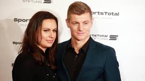Latest on real madrid midfielder toni kroos including news, stats, videos, highlights and more on espn. Toni Kroos Frau Jessica Kinder Und Vermogen Focus De