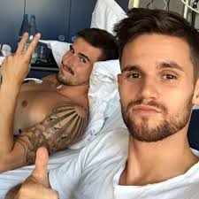 Beste vrienden nemen afscheid van Miguel Van Damme: “'t Is niet erg jong',  zo stelde hij òns gerust”