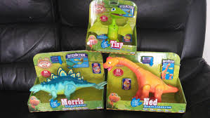 Craig talks about what inspired the concept, shows us some of his early artwork, and even jams out the theme song! Dinosaur Train Toys Review My Three And Me