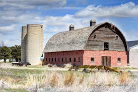 Corinne Ut 4 14 13 Don T See To Many Roofs On Barns Like This One In Utah Farm Barn Old Barns Farm Buildings