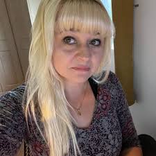 I finally found the perfect cozy cottage wastebaskets for our deconstructed  kitchen. In our kitchen we want most things out in the open & for them to  be both useful & aesthetically