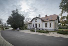 Lőrinc mészáros (geboren 24 februari 1966) is een hongaarse gasfitter, politicus en zakenman, die tussen 2011 en. Meszaros Lorinc Megint Bevasarolt Ove Lett Simicska Egykori Jol Meno Agrarcege Forbes Hu