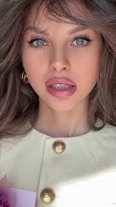 Callie Schwartz's Instagram, Twitter & Facebook