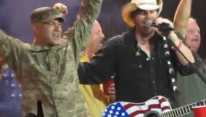Toby Keith surprises wife with her returning soldier husband | Facebook