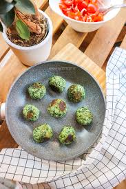 In una pentola con acqua bollente salata, sbollentare le sfoglie di pasta fresca per alcuni secondi. Ricette Fit Per Polpette Di Ricotta E Spinaci Facilissime E Light 250 Kcal Ricotta And Spinach Veggie Balls La Vie Est Fit