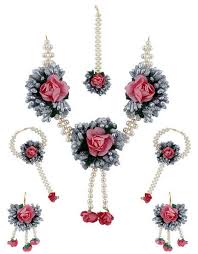 Give your self a perfect get up on haldi function, baby shower function, teej functions, mehandi functions and pre wedding fun. Artificial Flower Jewellery Online Wedding Baby Shower Jewellery Anuradha Art Jewellery