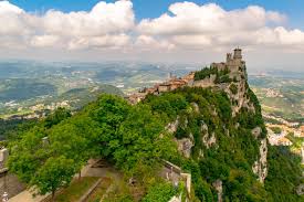 Sint maarten) is an island in the northeast caribbean sea, approximately 300 km (190 mi) east of puerto rico. 16 Interesting Facts About San Marino How To Visit