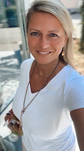 I want to connect with you please reply i know you won't come. you're not  gonna text me anyway. i know you'll read this. i still want to find you  even if