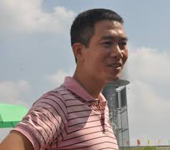 Sếp FPT IS đổ bộ ra sân cổ vũ bóng đá