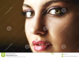 20 heißesten smokey augen make up ideen | schonheit.info. Herrliche Schone Exotische Braut Mit Den Grunen Augen Die Gesicht Clos Aufwerfen Stockfoto Bild Von Schauen Augen 66017474