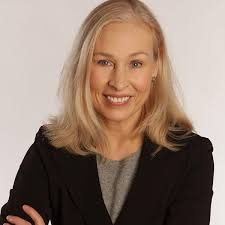 The Pivot: Orchestrating Extraordinary Business Momentum (Orchestrating  Extraordinary Momentum (the Pivot)): Leavitt, Lori Michele: 9780999033630:  Amazon.com: Books