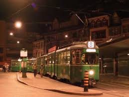 Genau am 4:00 geen in dr ganzen innerstadt d liechter uss, d basler stadtwärgg stelle sogar d stroossebelyychtig ab. Www Tram Basel Ch Spezial Fasnacht 2003 Bilder