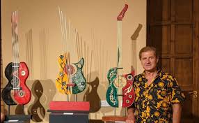 Pedro Aragón inaugura una exposición de 'Bioguitar' en la sala de la  biblioteca municipal de Alhaurín el Grande