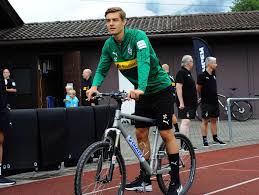 Dann haben wir uns alle zusammen gefreut, so neuhaus. Florian Neuhaus Im Interview Ich Habe Das Ziel Bei Borussia Stammspieler Zu Werden
