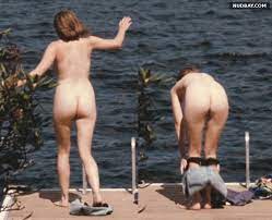 Elizabeth Olsen Nude & Ass Martha Marcy May Marlene (2011) – Nudbay