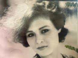 Belleza de pantalla vietnamita con ojos cautivadores': tras superar una  grave enfermedad, una mujer de 70 años vive una vida con la que muchas  personas sueñan.