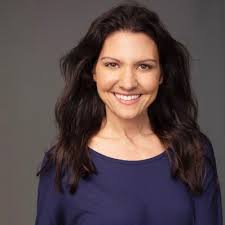 Carrie Collins (@CarrieLourine)