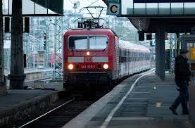 Sie wollen mit dem fernbus von augsburg nach stuttgart oder zurück fahren? Streckensperrung In Augsburg Unbekannte Werfen Steine Auf Zuge Panorama Stuttgarter Zeitung