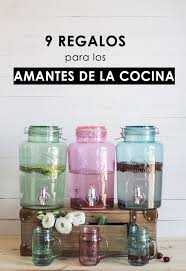 Los mejores regalos para esos cocinillas que coleccionan recetas y les parece un planazo pasar varias horas preparando un nuevo plato lo emocionante es regalar. 9 Regalos Para Los Amantes De La Cocina