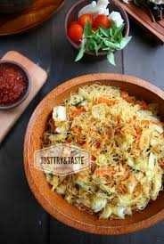 Haluskan bumbu lalu tumis hingga harum. Resep Humble Bihun Goreng Just Try Taste