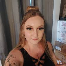 Is there anyone who still cooks in a cast iron skillet? Trying to prove a  point to my hubby who thinks they're THING of the past 🙄