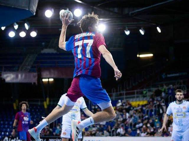 Pablo Urdangarin, arropado por su familia en el último partido del año