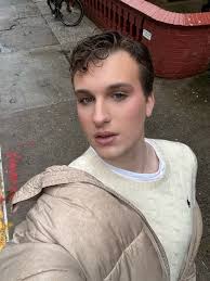 Hi I'm Cameron. I have an apartment in the Lower East Side that I'm looking  for a new roommate for starting June 1st. It's a spacious 1000 sq ft  apartment. Please reach