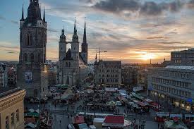 Schöne bilder posten von sehenswürdigkeiten, orten, gebäuden und natur. Halle Deutschland Marktplatz Sachsen Anhalt St Mary S Kirche Roter Turm Blaue Stunde Sehenswurdigkeiten Halle Deutschland Saale Historisches Zentrum Pikist