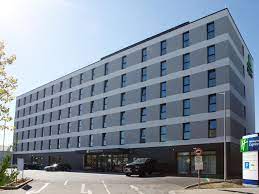 Connecting/adjoining rooms are subject to availability and can be requested by contacting the property at the number on your booking confirmation. Frankfurt Am Main Hotels Top 12 Hotels In Frankfurt Am Main Germany By Ihg Price From Eur 46 55
