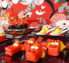 There are cups with fireworks, popped champagnes, and dropped balls, especially designed to match the enjoyment of the festivities around the world. Simple Chinese New Year Cake Design