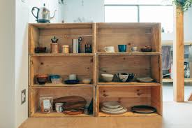 収納だけじゃない！マルチに使える“りんご箱”活用まとめ｜みんなの部屋 | ROOMIE（ルーミー）