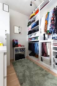 Kleiderschrank ohne turen mit vorhang ideen fur offenen offener schrank vorhang schrank mit vorhang. Begehbarer Kleiderschrank Ideen So Geht S