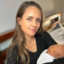 Teri Farris's Instagram, Twitter & Facebook