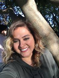 Eğitimine i̇stanbul üniversitesi devlet konservatuarı tiyatro bölümü'nde devam eden güzel oyuncu, 2012 yılında aşkın halleri adlı dizide ilk. Turizmi Birakip Kendi Tiyatrosunu Kurdu Kultur Sanat Haberleri