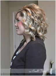 Layered hair is a hairstyle that gives the illusion of length and volume using long hair for the illusion of length and short hair for volume, as an easy style to manage. Cute Style Perfect For Growing Out Style Medium Curly Hair Styles Medium Length Hair Styles Hair Styles