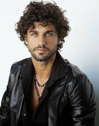 Esta pergunta faz parte do popular jogo codycross! Bruno Cabrerizo Ator Brasileiro Mens Facial Hair Styles Curly Hair Men Haircuts For Men