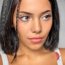 Sharon Vaz's Instagram, Twitter & Facebook